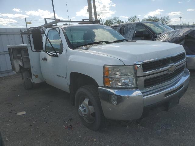 1GBJC34608E136238 - 2008 CHEVROLET SILVERADO C3500 WHITE photo 4