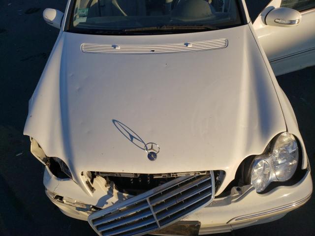 WDBRF81J35F677011 - 2005 MERCEDES-BENZ C 240 4MATIC WHITE photo 11