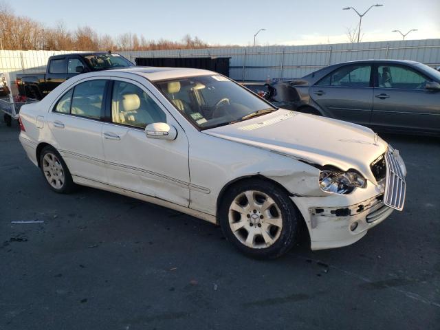 WDBRF81J35F677011 - 2005 MERCEDES-BENZ C 240 4MATIC WHITE photo 4