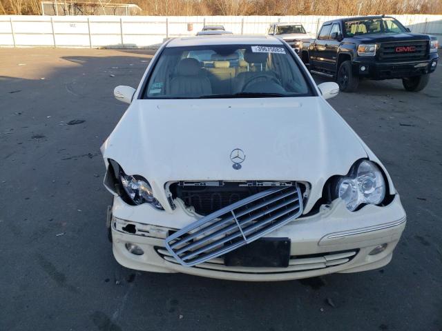 WDBRF81J35F677011 - 2005 MERCEDES-BENZ C 240 4MATIC WHITE photo 5