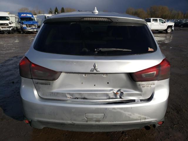 JA4AP3AU7HZ003529 - 2017 MITSUBISHI OUTLANDER ES SILVER photo 6