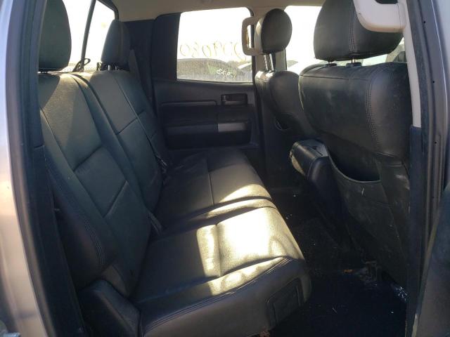 5TFUW5F11AX125546 - 2010 TOYOTA TUNDRA DOUBLE CAB SR5 SILVER photo 10
