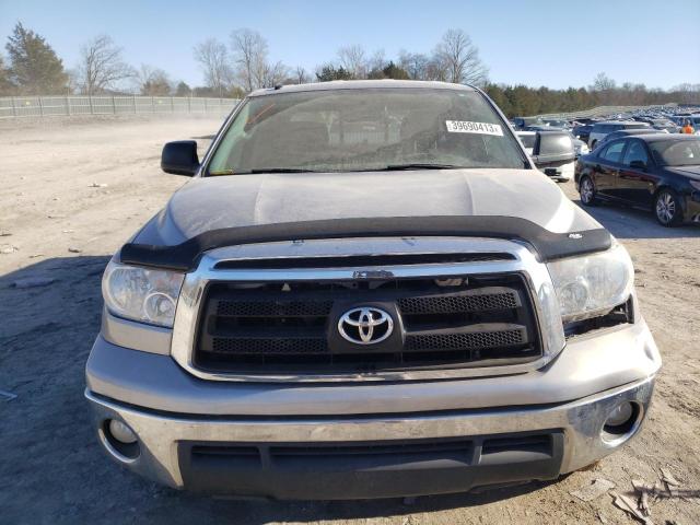 5TFUW5F11AX125546 - 2010 TOYOTA TUNDRA DOUBLE CAB SR5 SILVER photo 5