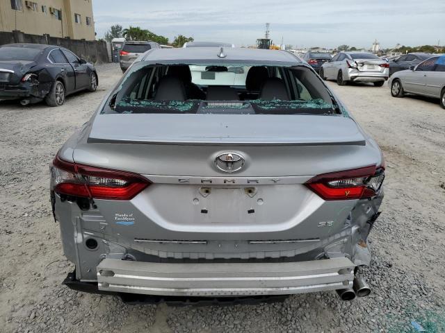 4T1G11AK3NU027416 - 2022 TOYOTA CAMRY SE GRAY photo 6