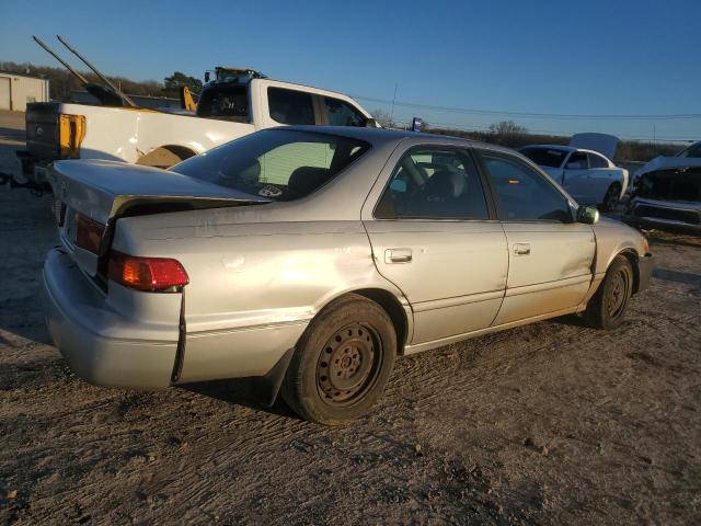 JT2BG22K6Y0413365 - 2000 TOYOTA CAMRY CE SILVER photo 3