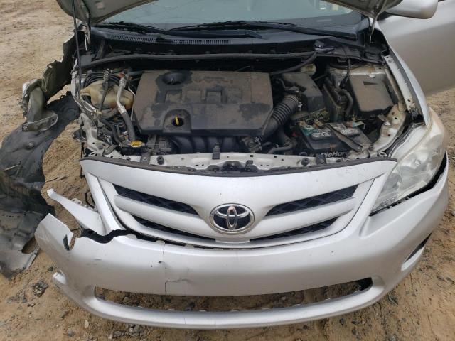 5YFBU4EEXDP196291 - 2013 TOYOTA COROLLA BASE SILVER photo 11