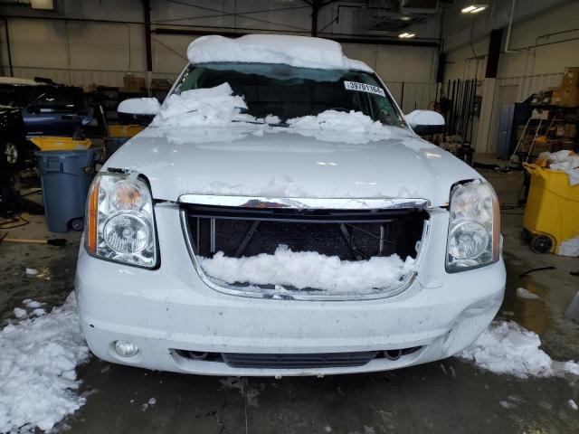 1GKFK13008R258097 - 2008 GMC YUKON WHITE photo 5