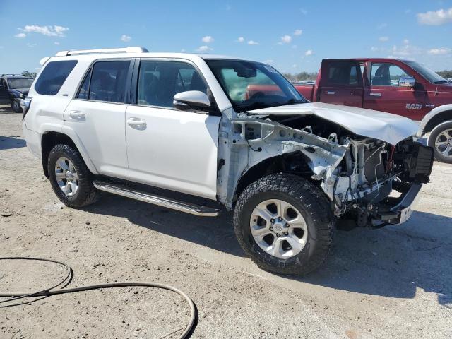 JTEZU5JR1G5139343 - 2016 TOYOTA 4RUNNER SR5 WHITE photo 4