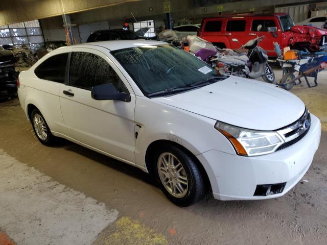 1FAHP33N38W248149 - 2008 FORD FOCUS SE WHITE photo 4