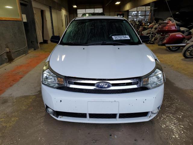 1FAHP33N38W248149 - 2008 FORD FOCUS SE WHITE photo 5