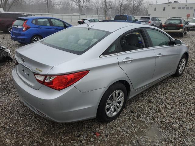 5NPEB4AC4BH295562 - 2011 HYUNDAI SONATA GLS SILVER photo 3