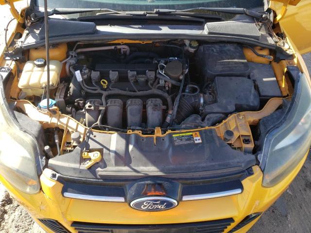 1FAHP3J23CL435961 - 2012 FORD FOCUS TITANIUM YELLOW photo 11