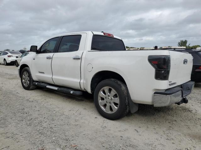 5TFEM5F13AX016953 - 2010 TOYOTA TUNDRA CREWMAX SR5 WHITE photo 2