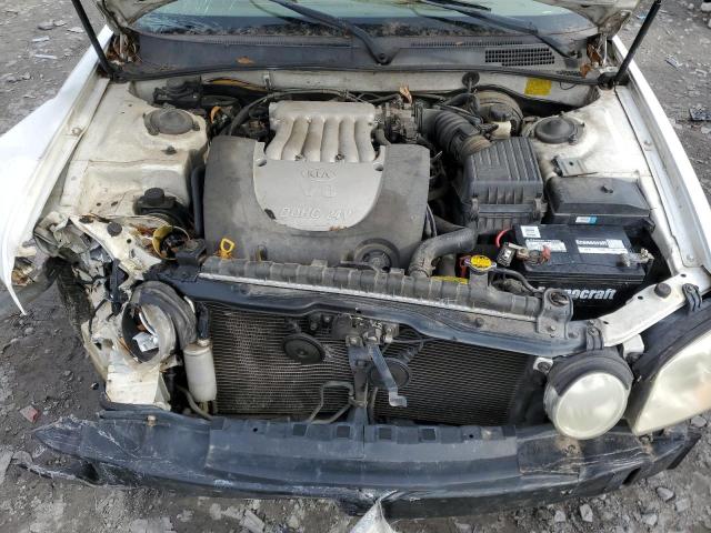 KNAGD128245270042 - 2004 KIA OPTIMA LX WHITE photo 11