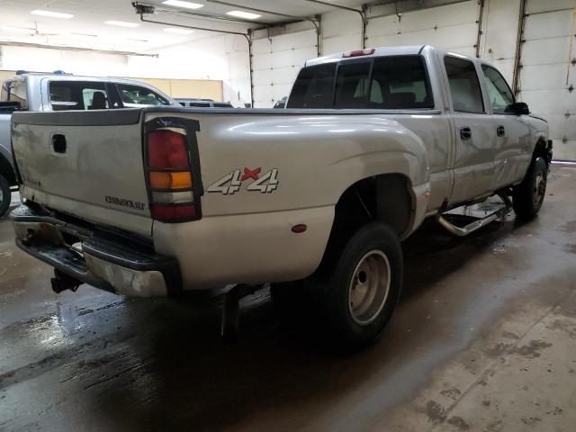 1GCJK33294F263992 - 2004 CHEVROLET SILVERADO K3500 SILVER photo 3