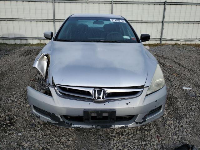 1HGCM56377A156042 - 2007 HONDA ACCORD SE SILVER photo 5