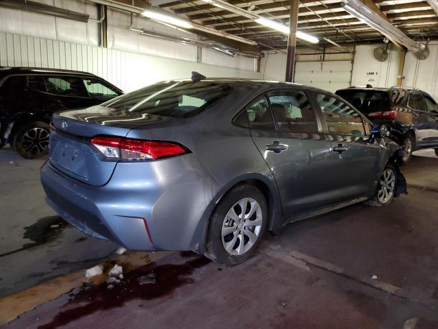 5YFEPMAE0NP306857 - 2022 TOYOTA COROLLA LE GRAY photo 3