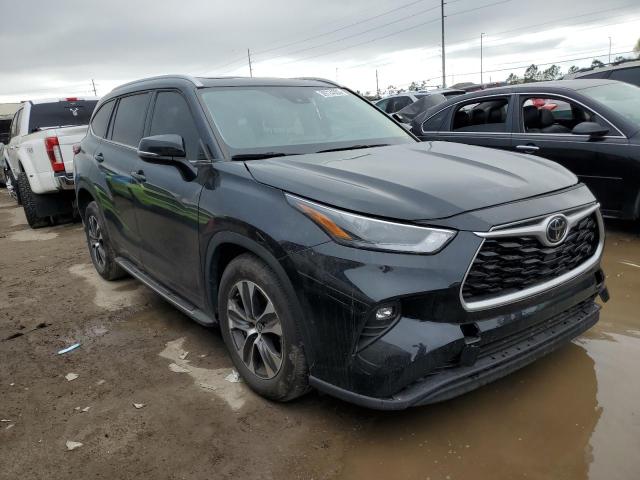 5TDGZRAH5NS540350 - 2022 TOYOTA HIGHLANDER XLE BLACK photo 4