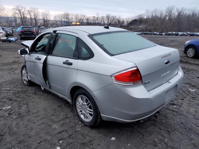 1FAHP3FN5BW140134 - 2011 FORD FOCUS SE SILVER photo 2