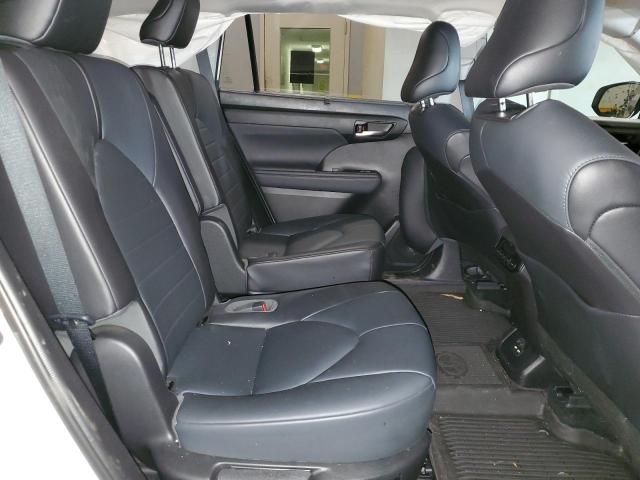 5TDGZRAH5MS533655 - 2021 TOYOTA HIGHLANDER XLE WHITE photo 10