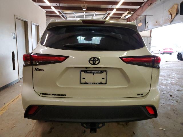 5TDGZRAH5MS533655 - 2021 TOYOTA HIGHLANDER XLE WHITE photo 6