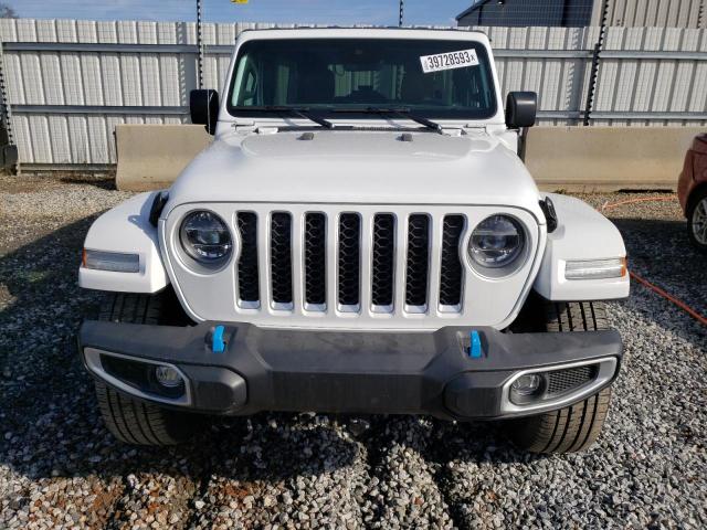 1C4JJXP69NW271650 - 2022 JEEP WRANGLER U SAHARA 4XE WHITE photo 5