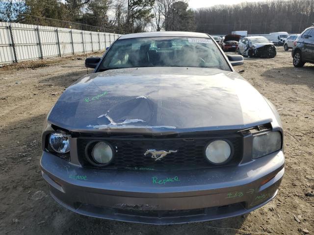 1ZVHT82H165179024 - 2006 FORD MUSTANG GT GRAY photo 5