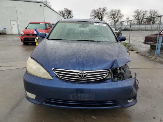 JTDBF30K150163077 - 2005 TOYOTA CAMRY LE BLUE photo 5