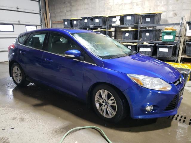 1FAHP3M2XCL313982 - 2012 FORD FOCUS SEL BLUE photo 4