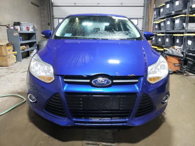 1FAHP3M2XCL313982 - 2012 FORD FOCUS SEL BLUE photo 5