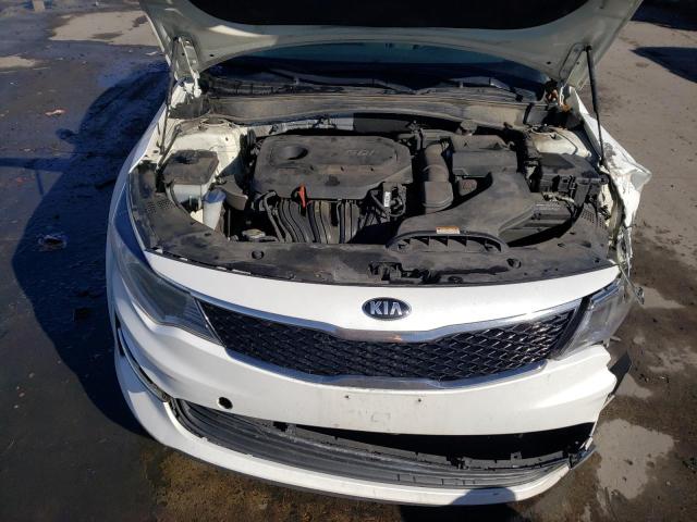 KNAGT4L30J5206097 - 2018 KIA OPTIMA LX WHITE photo 11