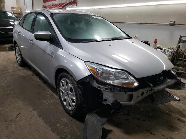 1FAHP3F2XCL381440 - 2012 FORD FOCUS SE SILVER photo 4