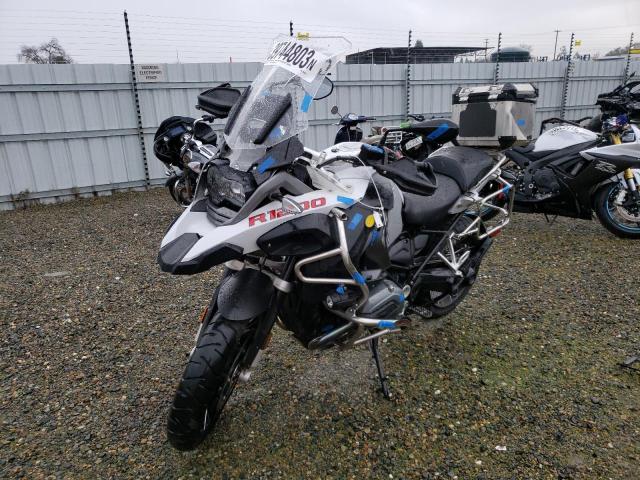 WB10A1207HZ898469 - 2017 BMW R1200 GS ADVENTURE WHITE photo 2