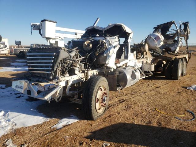 XM2P264C7VM022606 - 1997 MACK 600 RD600 WHITE photo 9