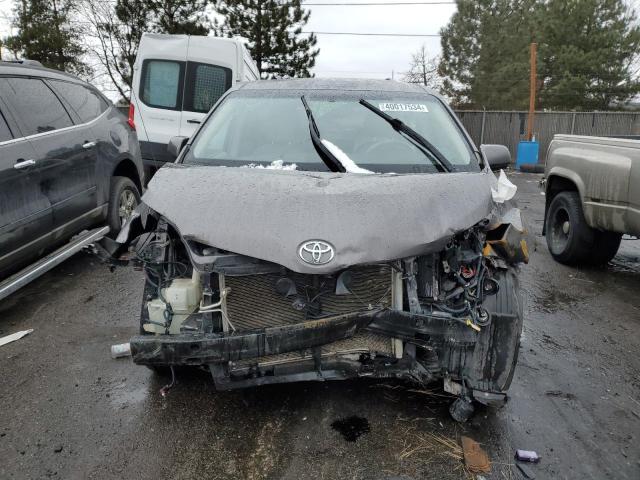 5TDDK3DC2BS025287 - 2011 TOYOTA SIENNA XLE GRAY photo 5