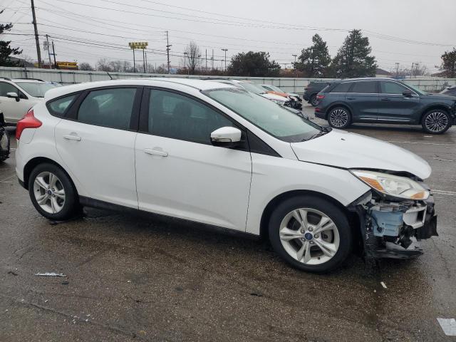 1FADP3K2XEL421863 - 2014 FORD FOCUS SE WHITE photo 4