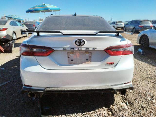 4T1KZ1AK4NU066261 - 2022 TOYOTA CAMRY TRD WHITE photo 6