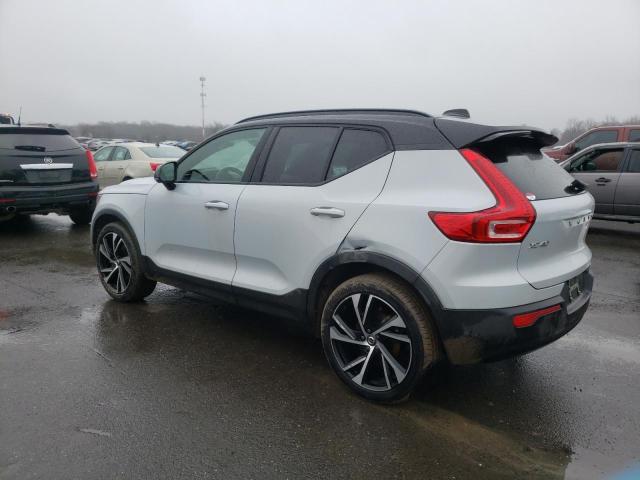 YV4162UM0N2722685 - 2022 VOLVO XC40 T5 R-DESIGN WHITE photo 2