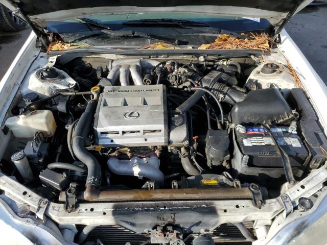 JT8BF28G7W5048934 - 1998 LEXUS ES 300 WHITE photo 11