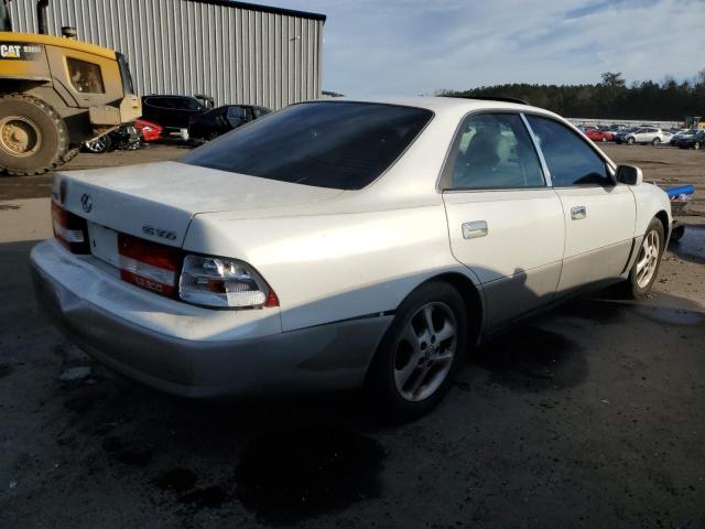 JT8BF28G7W5048934 - 1998 LEXUS ES 300 WHITE photo 3