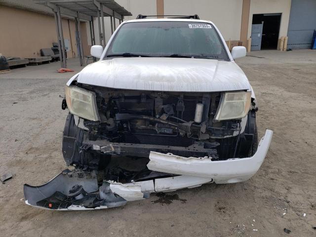 5N1AR18WX5C704927 - 2005 NISSAN PATHFINDER LE თეთრი ფოტო 5