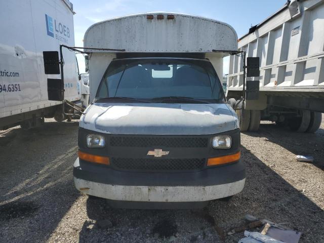 1GBJG31K381204562 - 2008 CHEVROLET EXPRESS G3 WHITE photo 5