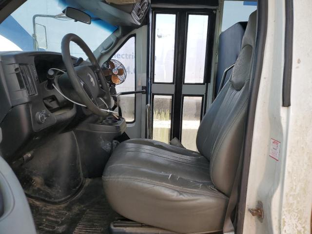 1GBJG31K381204562 - 2008 CHEVROLET EXPRESS G3 WHITE photo 7