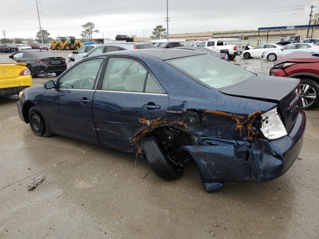 JTDBE32K140272122 - 2004 TOYOTA CAMRY LE BLUE photo 2