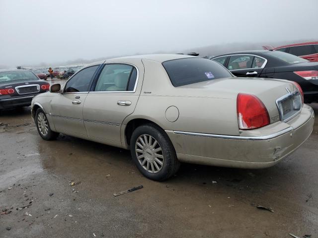 1LNHM81W34Y653658 - 2004 LINCOLN TOWN CAR EXECUTIVE WHITE photo 2