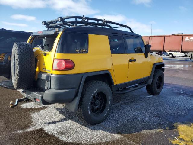 JTEBU11F070019904 - 2007 TOYOTA FJ CRUISER YELLOW photo 3