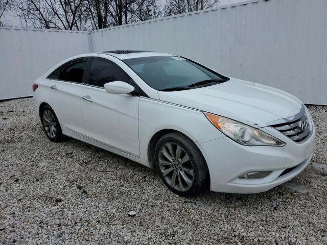 5NPEC4AB0DH527985 - 2013 HYUNDAI SONATA SE WHITE photo 4