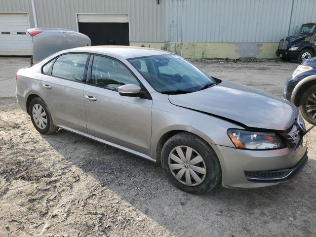 1VWAP7A32DC032435 - 2013 VOLKSWAGEN PASSAT S SILVER photo 4