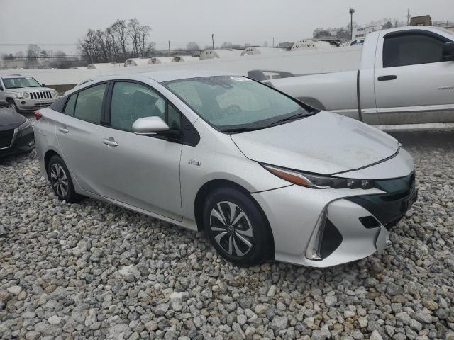JTDKARFPXJ3090854 - 2018 TOYOTA PRIUS PRIM 银色 照片 4