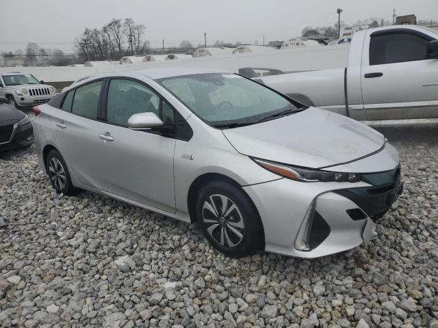 JTDKARFPXJ3090854 - 2018 TOYOTA PRIUS PRIM SILVER photo 4